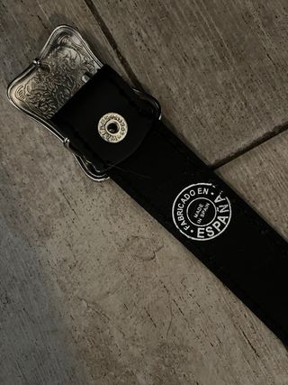 Cinturón Cuero Negro Hebilla Plateada