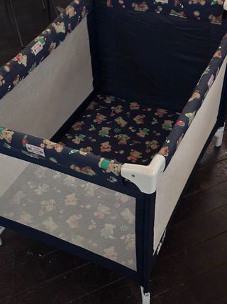 Cuna de viaje plegable PLAY con bolsa