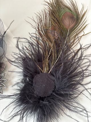 Broches Estilo Vintage. Piedras, Plumas Pavo Real