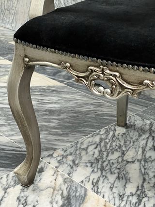 Silla Clásica Brazos Terciopelo Negro Plata