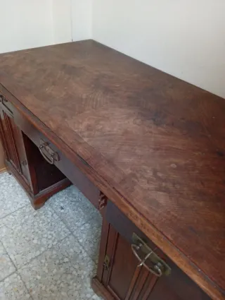 Escritorio de madera antiguo