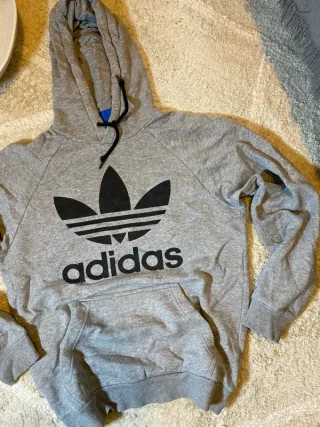 Sudadera Adidas Gris y Negra Y2K