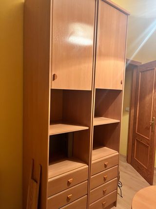 Escritorio estudio con estanterías y cajones