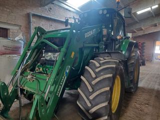 Tractor John Deere con pala frontal 7530
