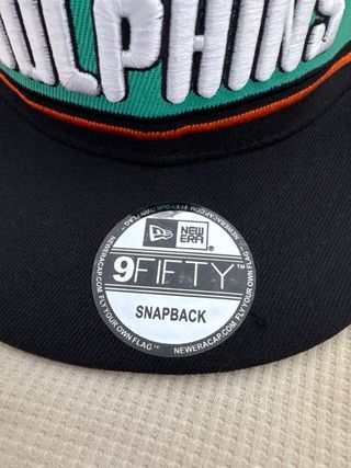 Gorra New Era Dolphins Snapback Negra y Verde