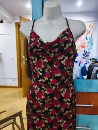 Vestido largo floral con abertura