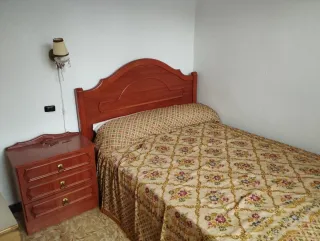 Cama individual de 1,05 con mesita de noche