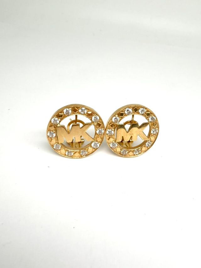 Pendientes MK de 18k con circonitas. Peso: 10.9gr