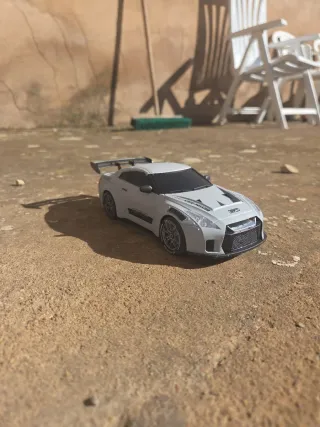 Coche RC Nissan GT-R Blanco