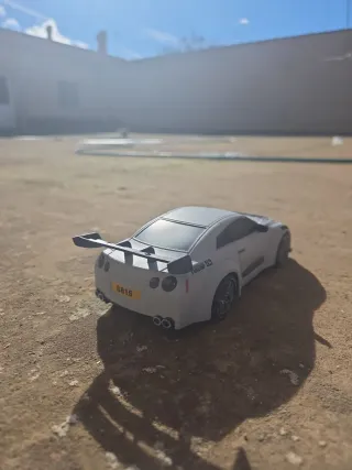 Coche RC Nissan GT-R Blanco