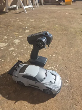 Coche RC Nissan GT-R Blanco