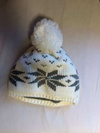 Gorro de invierno con pompón