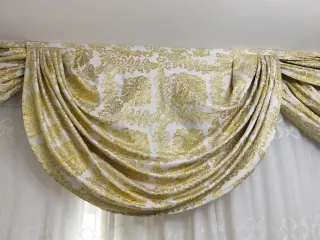 Cortinas barrocas doradas y blancas