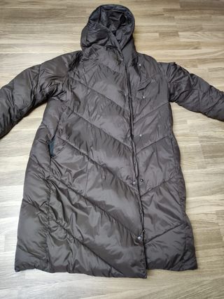 Abrigo largo acolchado con capucha