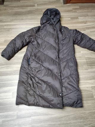 Abrigo largo acolchado con capucha