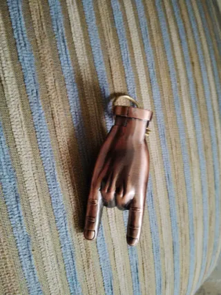 Set di 4 accendini: Alien, teschio e mano