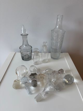 Botellas y tapones de cristal antiguos