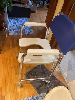 Silla de ducha con ruedas