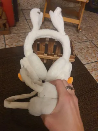 Orejeras de peluche blancas y naranjas