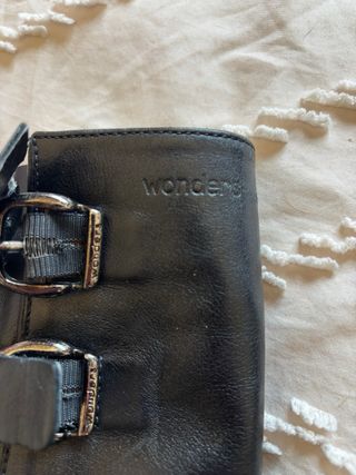 Botas altas de piel Wonders negras