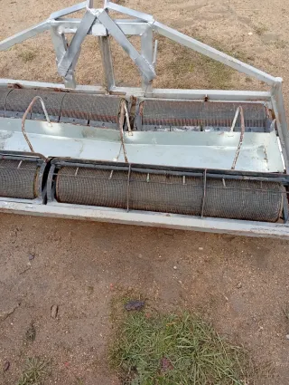 Máquina recogedora de aceitunas con rodillos