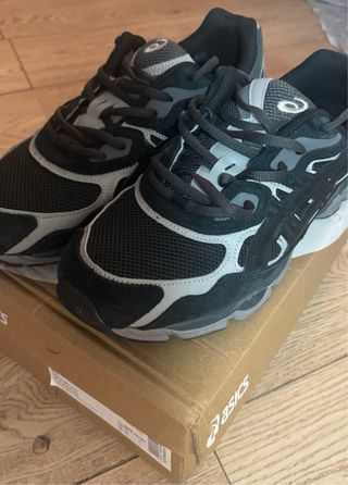 Zapatillas Asics Negras y Grises