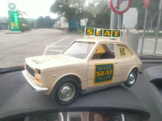 Maqueta Seat de 127 de sanchis Servicio Taller