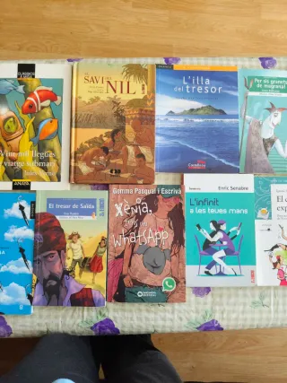 Vendo libros de lectura de institutos, uno 5 eur,