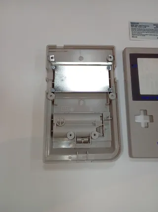 Carcasa Nintendo Game Boy Pocket. Nueva.