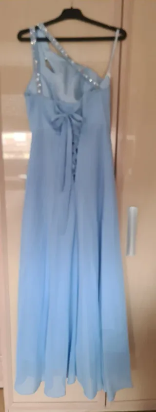 Vestido largo azul con pedrería