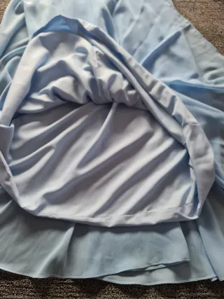 Vestido largo azul con pedrería