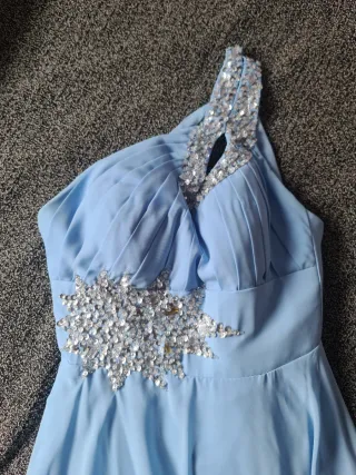 Vestido largo azul con pedrería