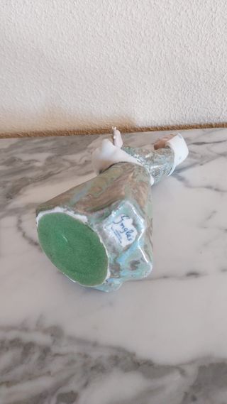 Figura porcelana niña con flores de Ramón Inglés