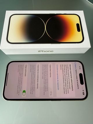 iPhone 14 Pro dorado con su Caja