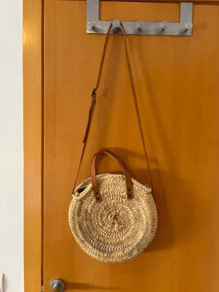 Bolso Redondo de Esparto y Piel
