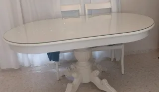 Mesa ovalada blanca lacada con base