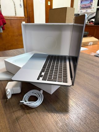 MacBook Air 13” M4 16GB 512GB 2025