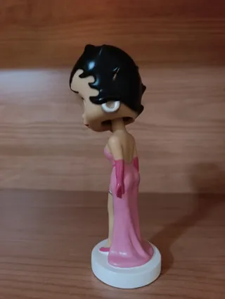 Statuina di Betty boop. È alta circa 19