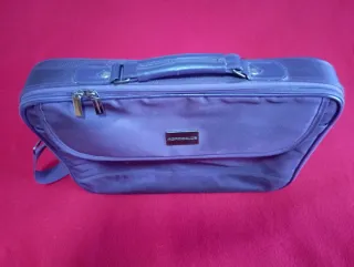 MALETÍN ORDENADOR MORADO