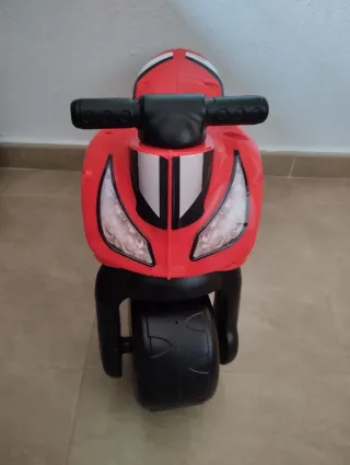 Correpasillos Moto Roja a estrenar!