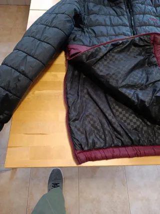 Chaqueta Vans Invierno Negra y Roja