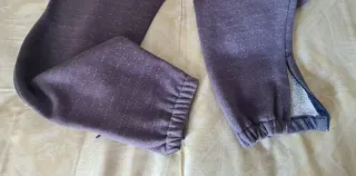 Pantalón chándal deportivo gris/morado