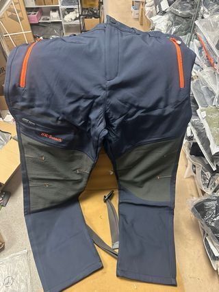 Pantaloni da escursionismo neri con cerniere