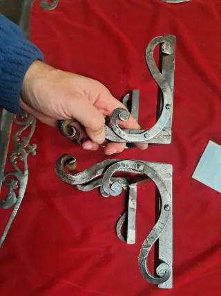 Repisa de forja artesanal morez