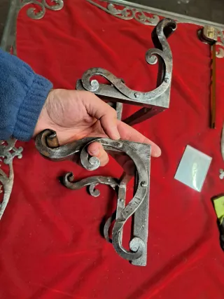 Repisa de forja artesanal morez