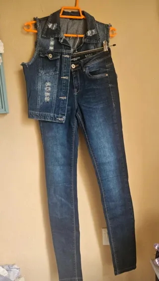 Conjunto vaquero chaleco y pantalón