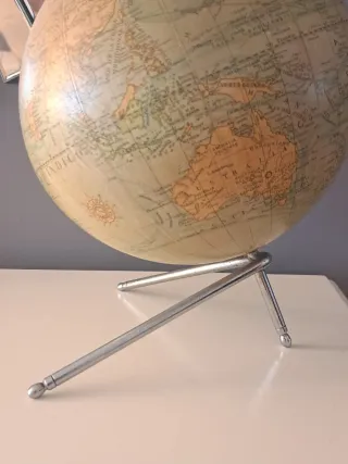 Globo terráqueo de "Dalmau Carles Pla" años 40/50