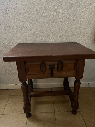 Mesita de noche de madera
