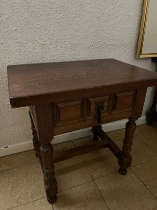 Mesita de noche de madera