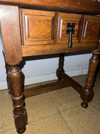 Mesita de noche de madera